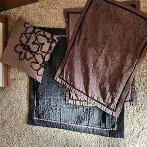 Simply Vera Wang Pillow Cases/Throw pillow